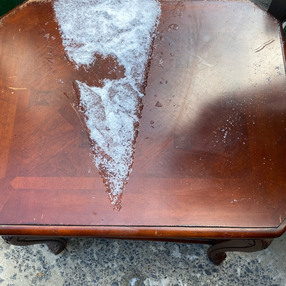 Nice little table piece I found dumpster diving today ! Minus snow on it !